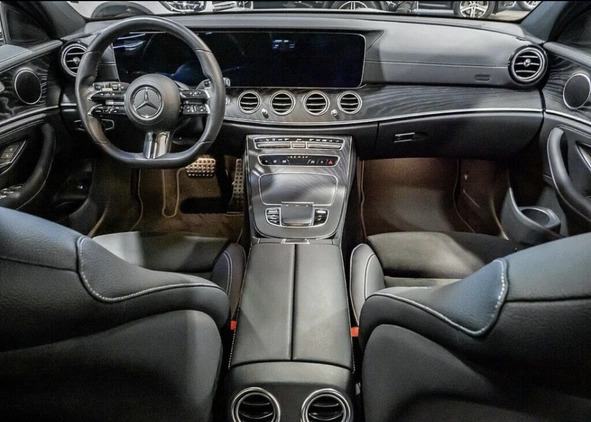Mercedes-Benz Klasa E cena 195000 przebieg: 68000, rok produkcji 2020 z Gdynia małe 529